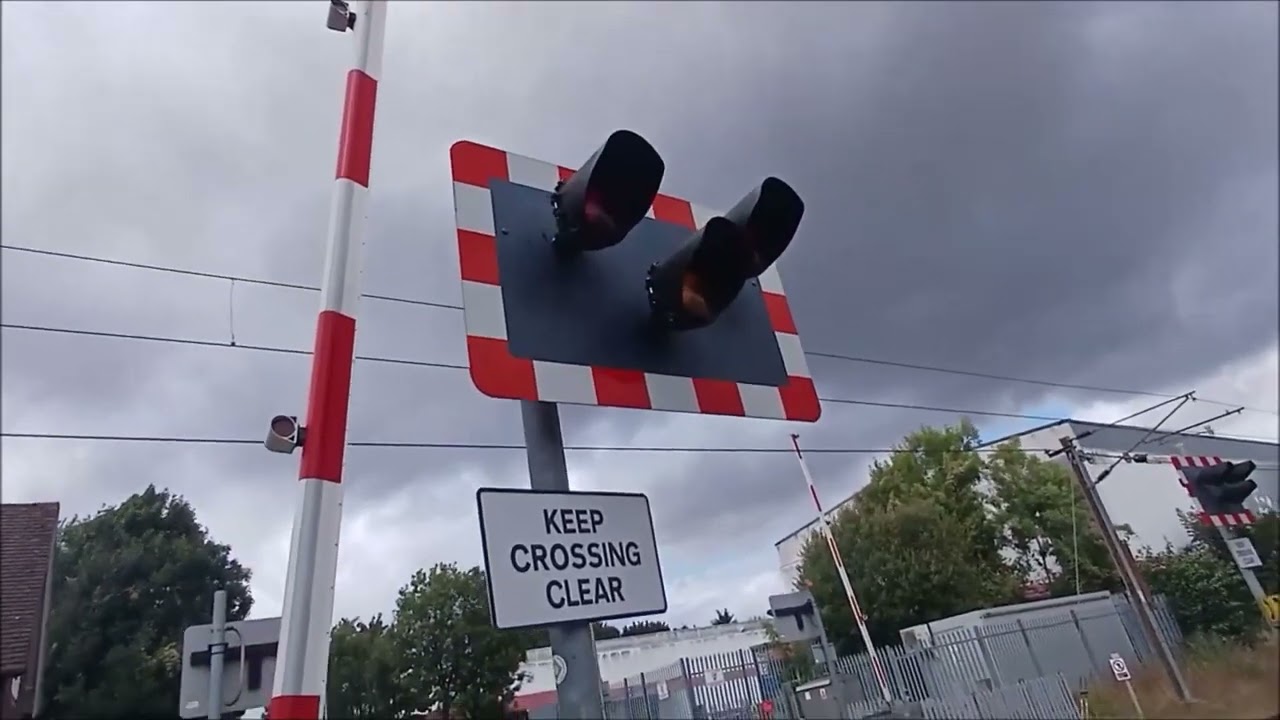 EAR Trains 95 Goes In Full Detail explaining East West Rail & HS2 Level crossing plans.