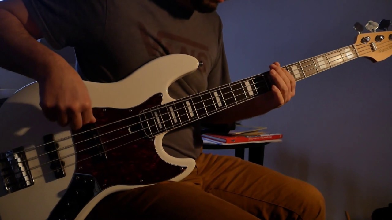 MARIO KART 8 Theme Song // Bass Cover