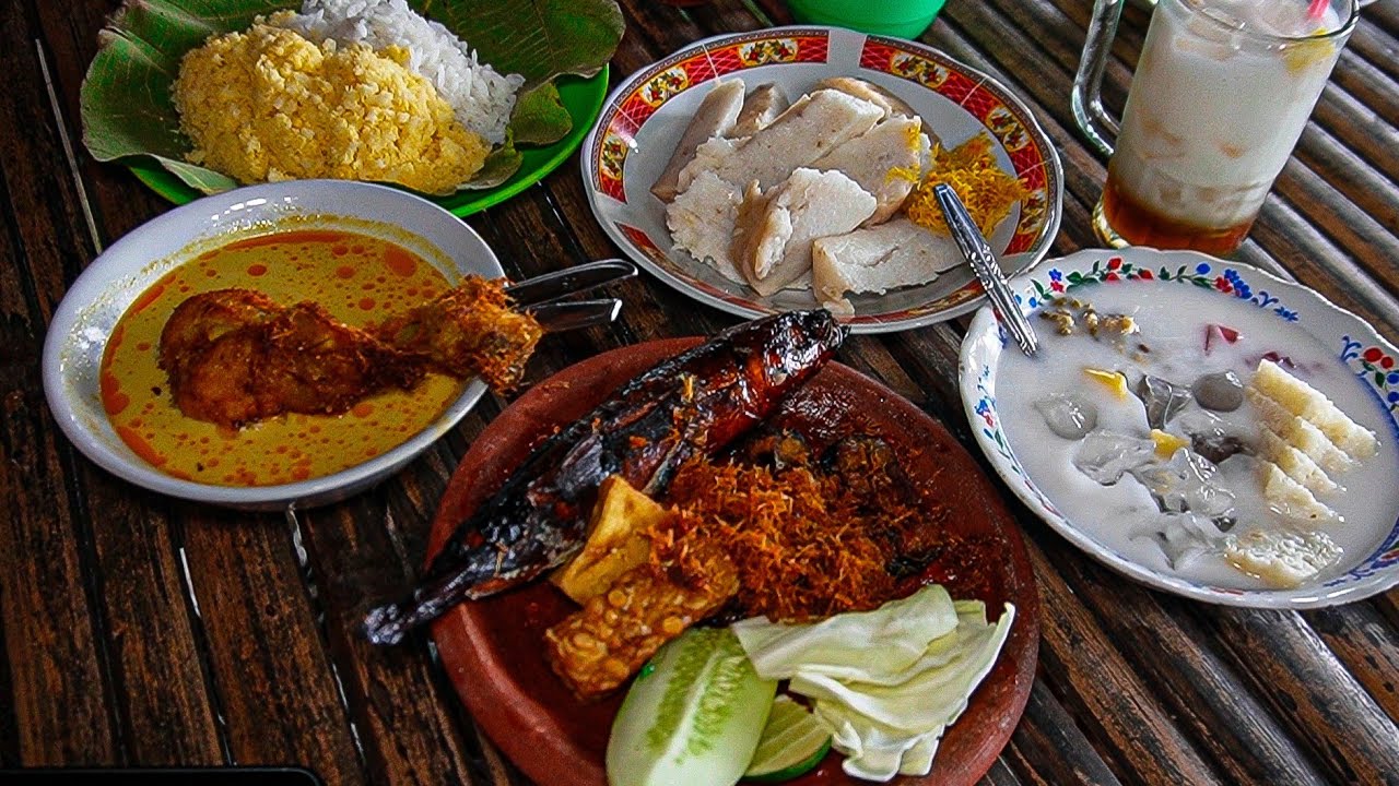 WARUNG TENGAH SAWAH!! TERKENAL SAMPAI LUAR KOTA SIANG DIKIT GAK KEBAGIAN BELUTNYA