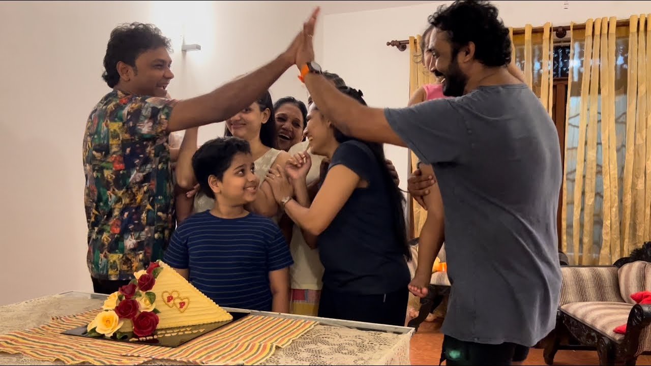 පූර්නිකා සහ චතුරිකාගේ   ජීවිතේ වසන්තය උදා උන දවස #anniversary #cake #love