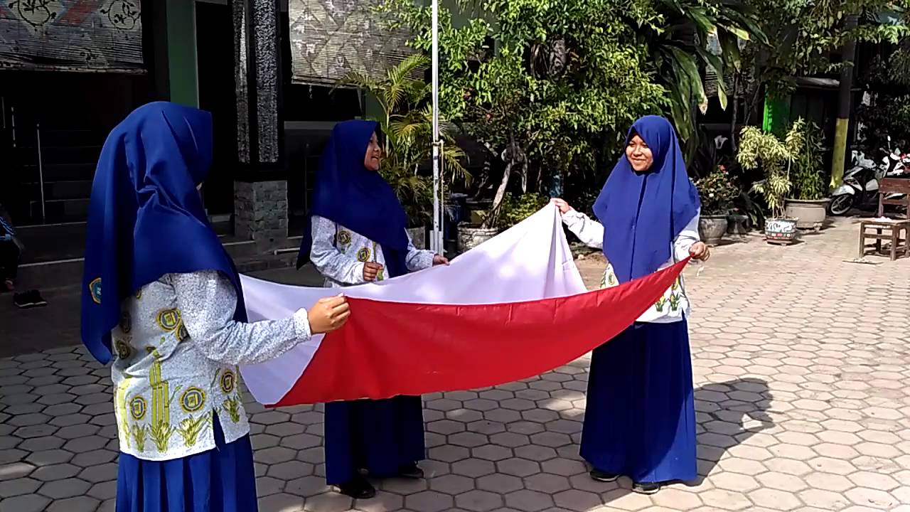 CARA MELIPAT BENDERA MERAH PUTIH