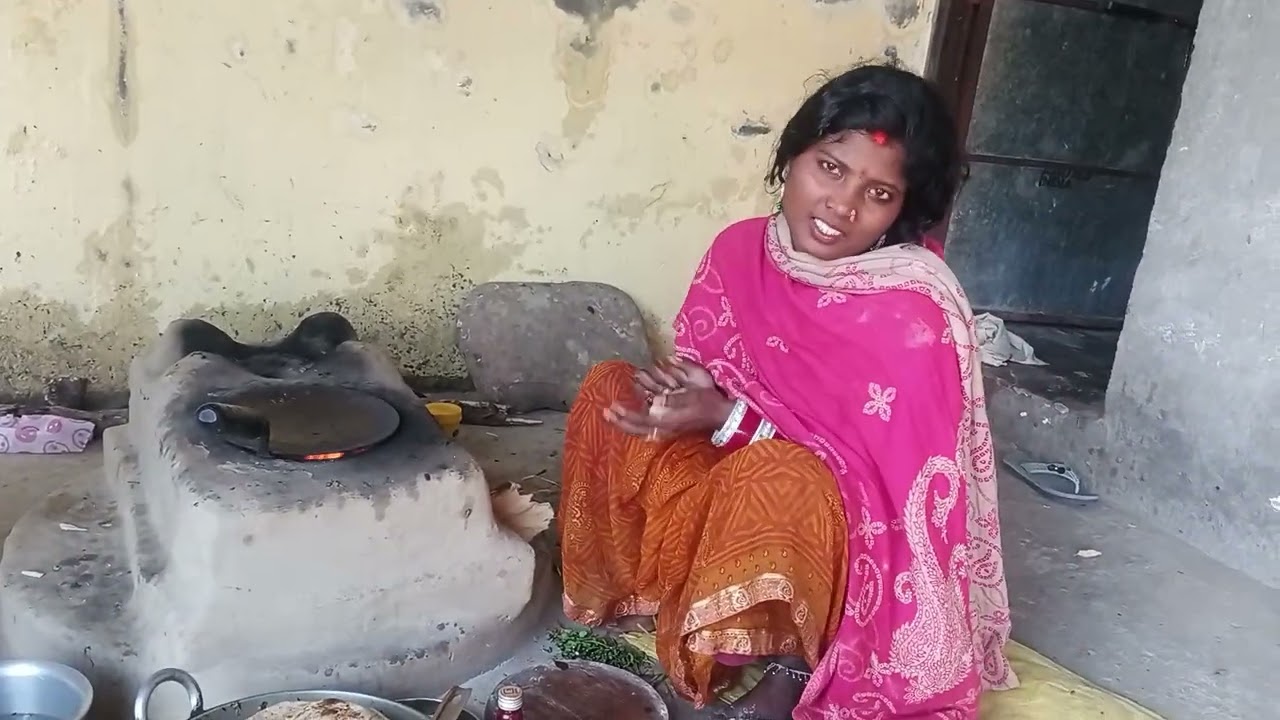 Doston Aaj roti banaa rahe hain#ekmotahathighumechala #indianyoutube 😃😃🙏