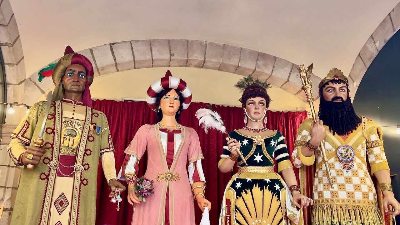 Barcelona Festes de la Mercè 2022 EXPOSICIÓ i SORTIDA Palau de la Virreina del Seguici Popular