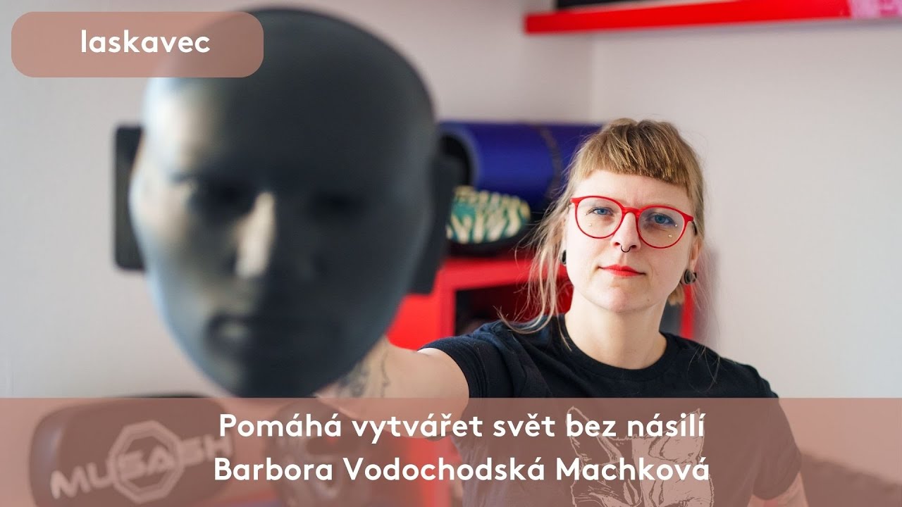 Pomáhá vytvářet svět bez násilí 💙 Barbora Vodochodská Machková - Laskavec 2024