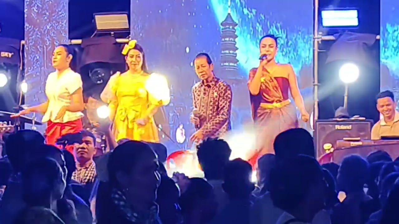 Chùa Lộc Hưng lễ khánh thành thánh địa ca sĩ từ Campuchia về khán giả quá đông