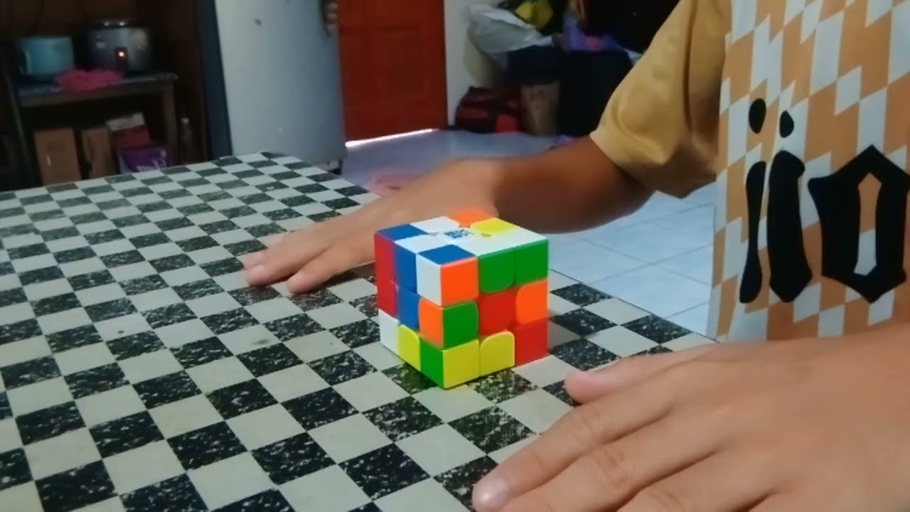 Solving the cube using MoYu WeiLong V11 Magnetic Version (NEW PERSONAL RECORD)