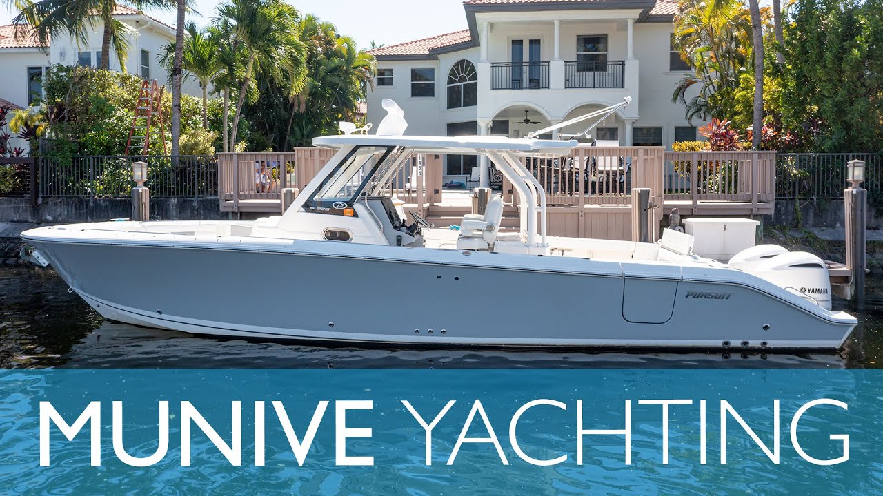 Pursuit S 328 (2020) With Twin Yamaha 300 Outboard Engines - Boat Review