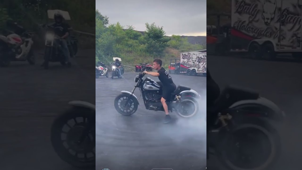 Harley Davidson Road Glide vs. Harley Davidson Dyna in DONUT BuRnOuT. #viral