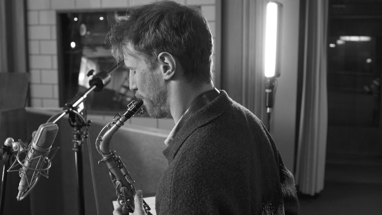 Louise van den Heuvel 'Sonic Hug' &mdash; Luchtsteen (live session)