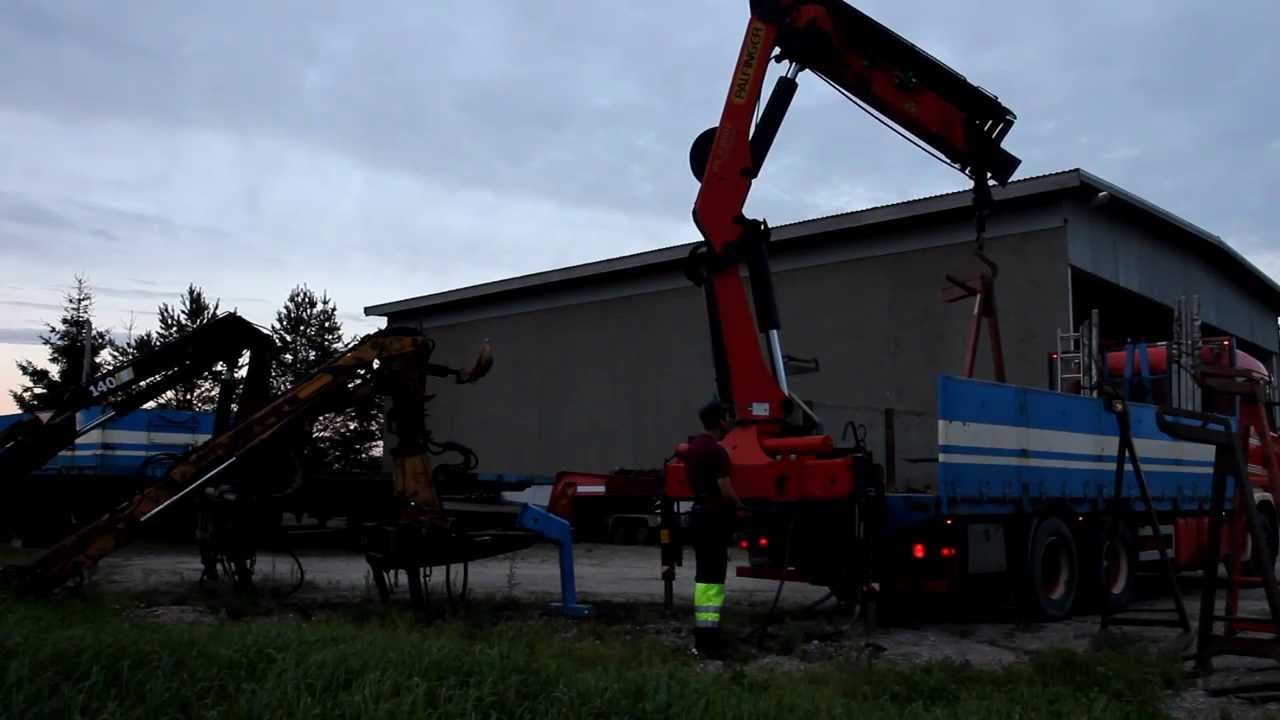 Mounting crane (Palfinger 23002 C)