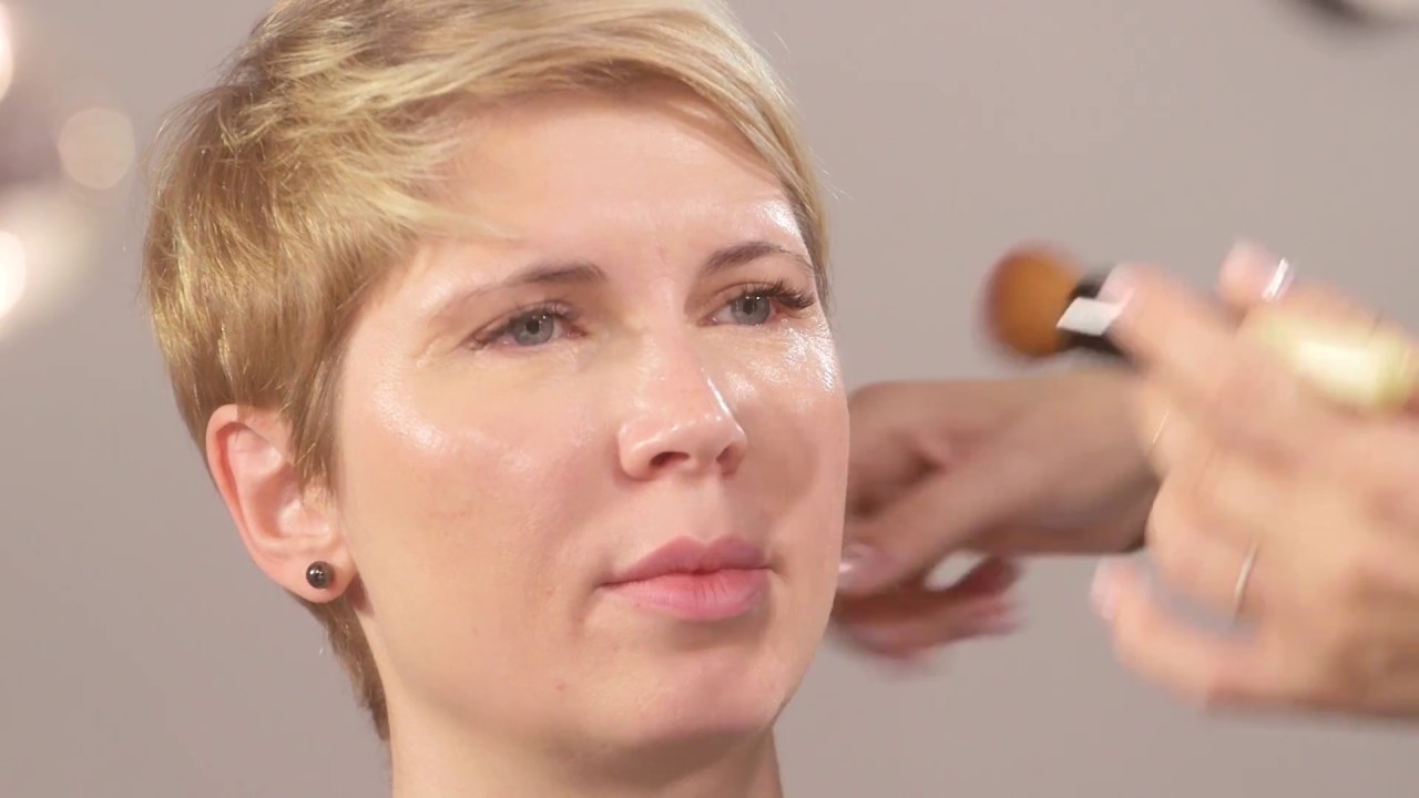 DONNA x Bobbi Brown: Schmink-Tutorial Foundation