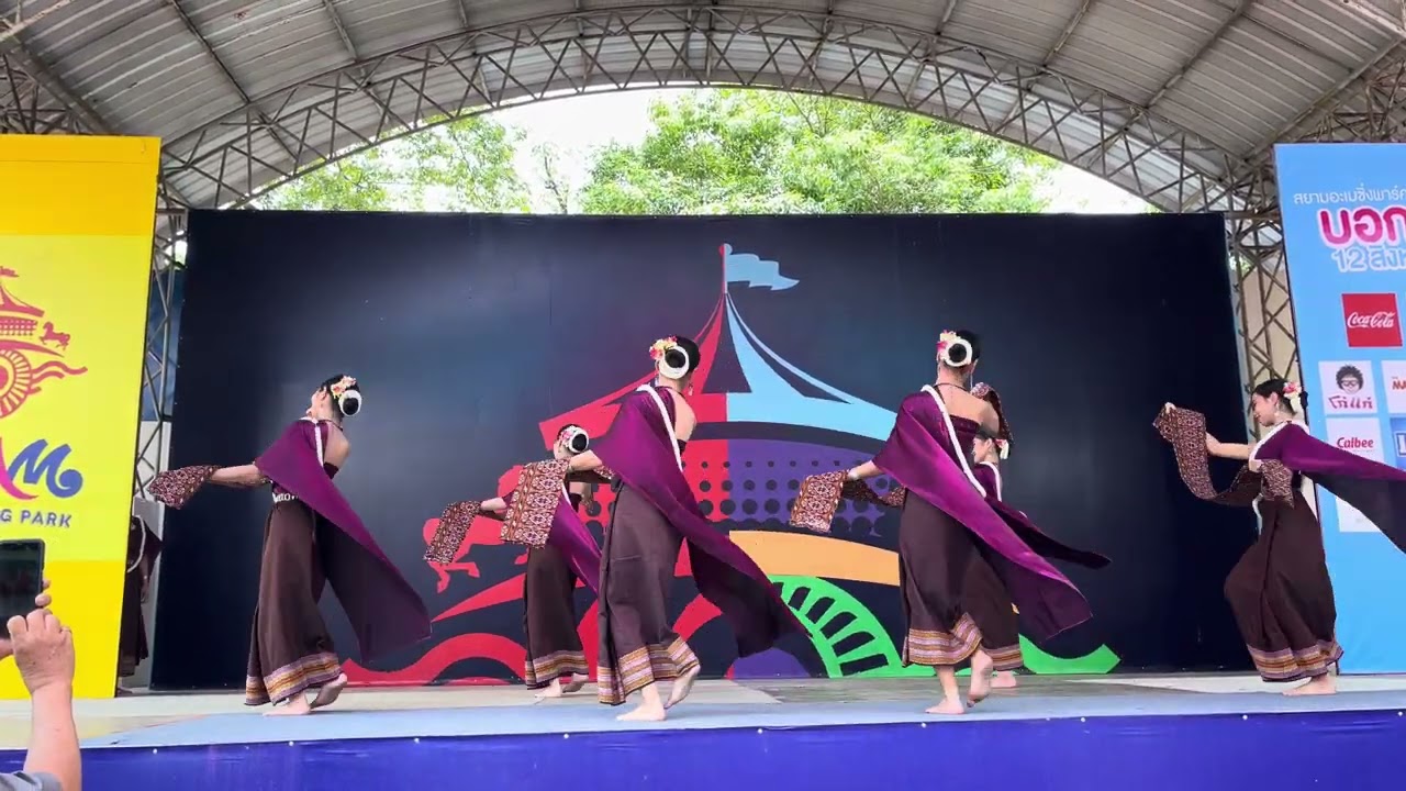 ฟ้อนเจ้าเฮือนหญิงถวายพรชัย #วันแม่ #บ้านอินทนิล