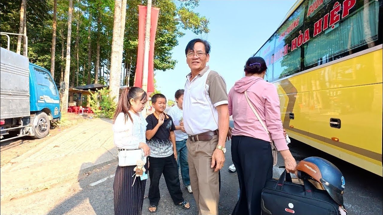 Bữa Cơm Ấm &Aacute;p C&ugrave;ng Gia Đ&igrave;nh & Biệt Đội T&iacute; Hon Phải Chia Tay Bố Mẹ Sớm || Hải T&iacute; Hon