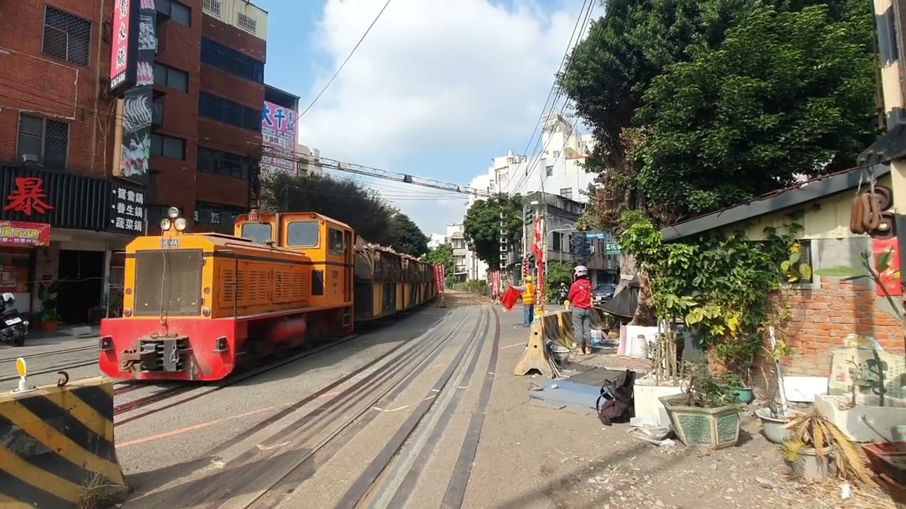 虎尾中山路平交道 回廠重車通過