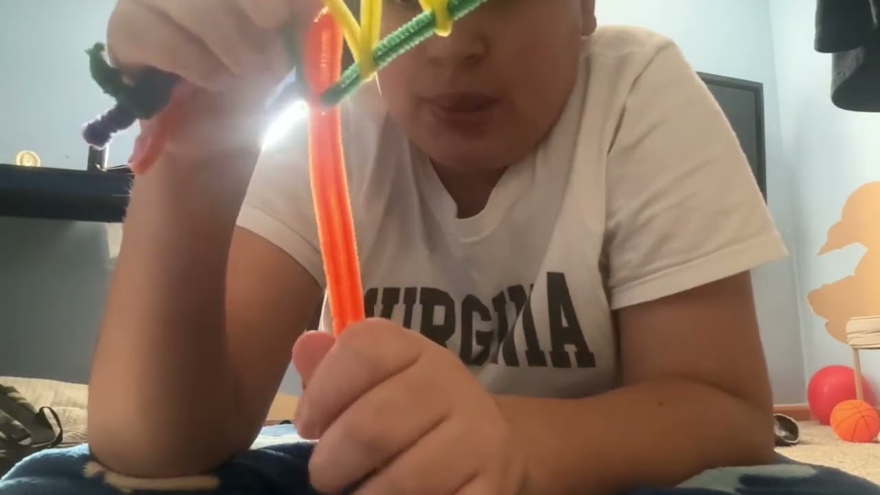 How to make your own pipe cleaner spinosaurus 