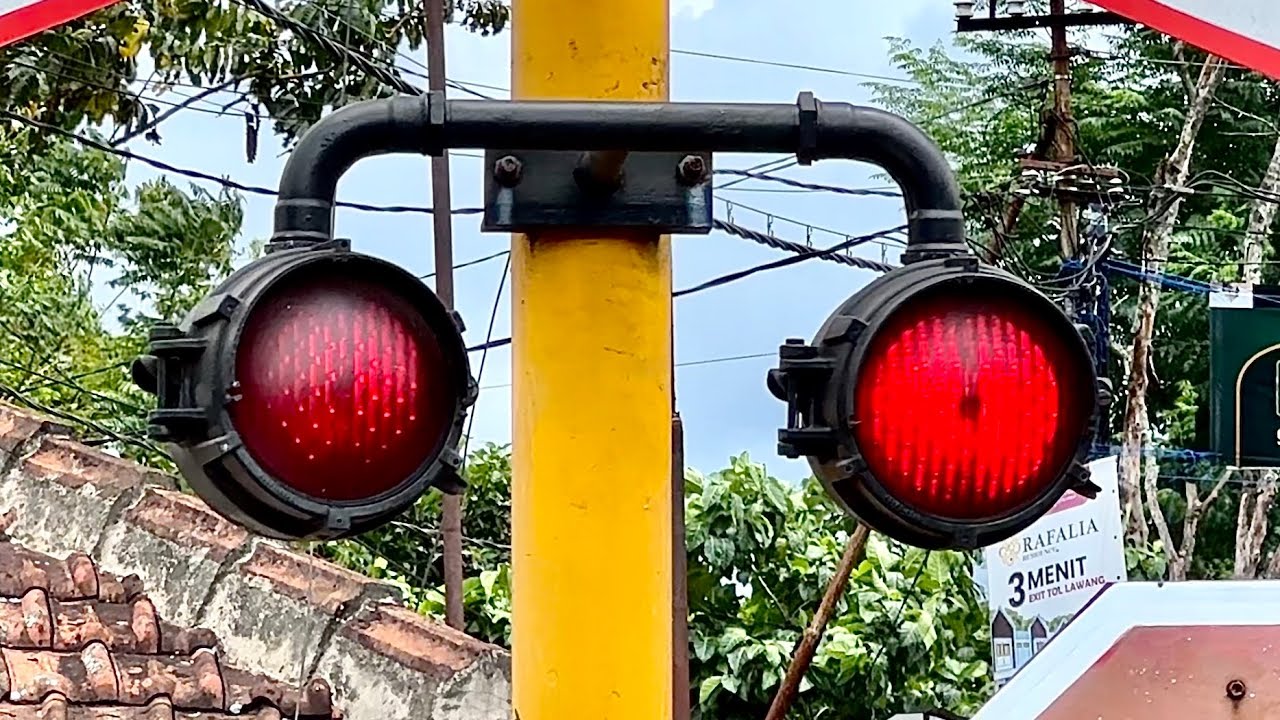 Perlintasan Kereta Api Lawang Sumberwaras Malang, Jawa Timur