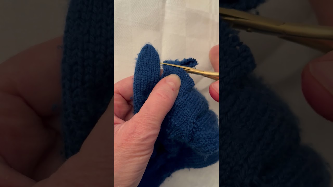 Knitted gloves - Invisible mending