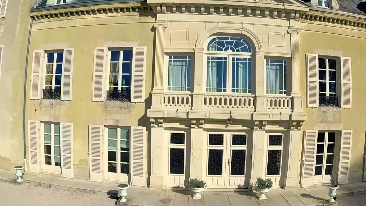 Chateau de Varennes sur le Doubs.