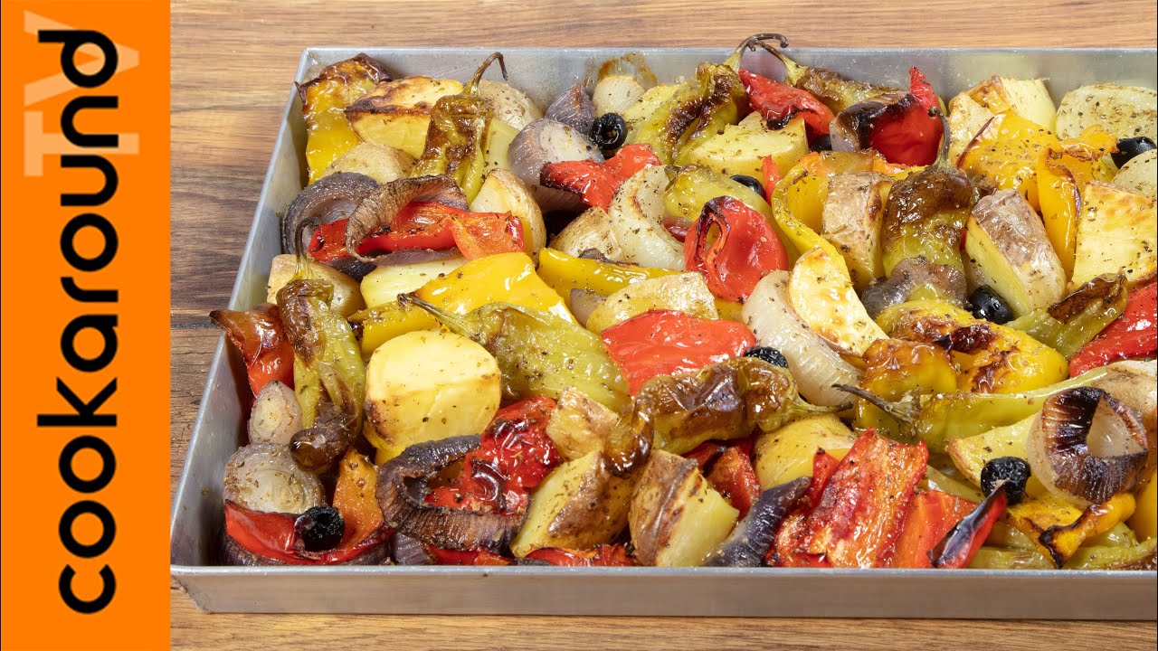 Teglia di patate, cipolle e peperoni al forno