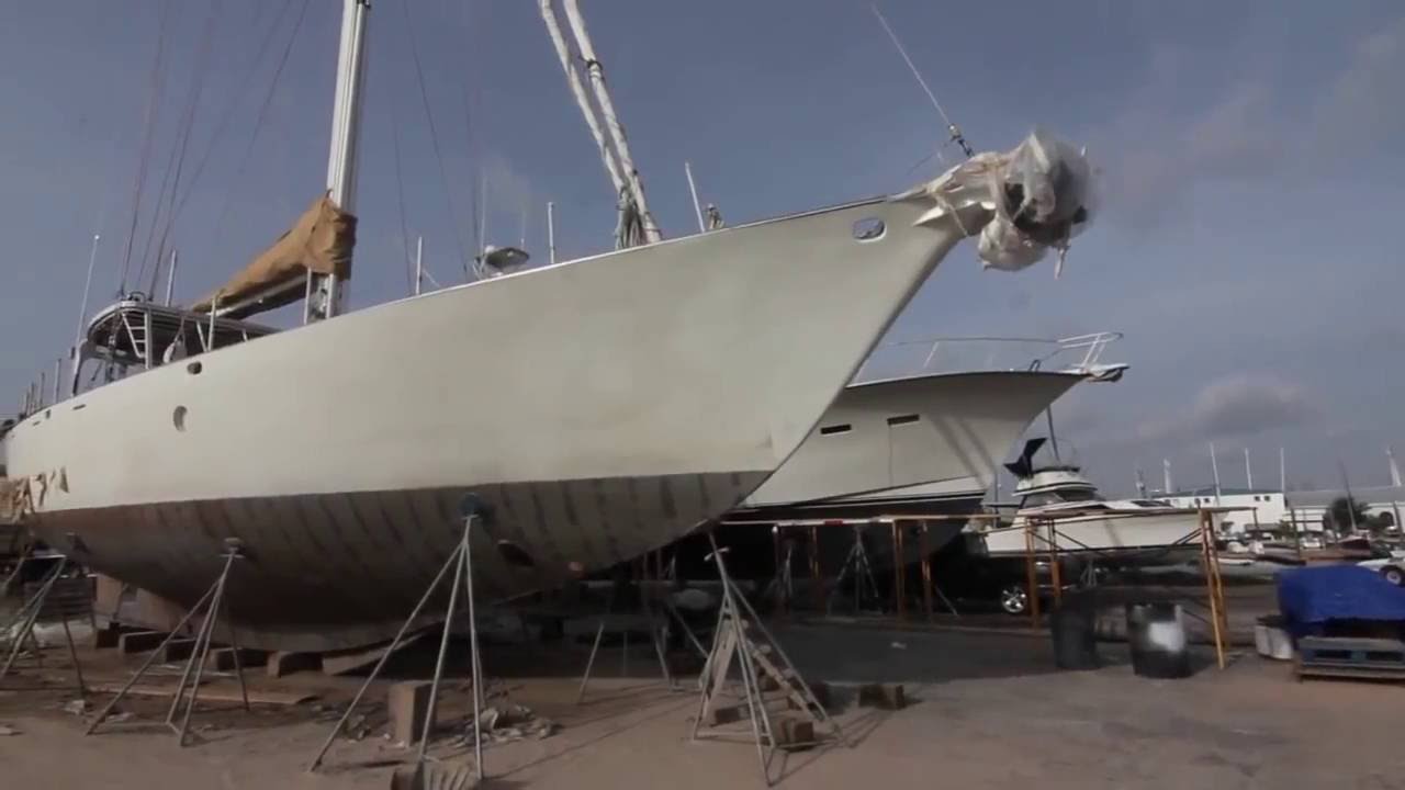 Blasting a 60 Foot Steel Hull Yacht | Wet Abrasive Paint Stripping