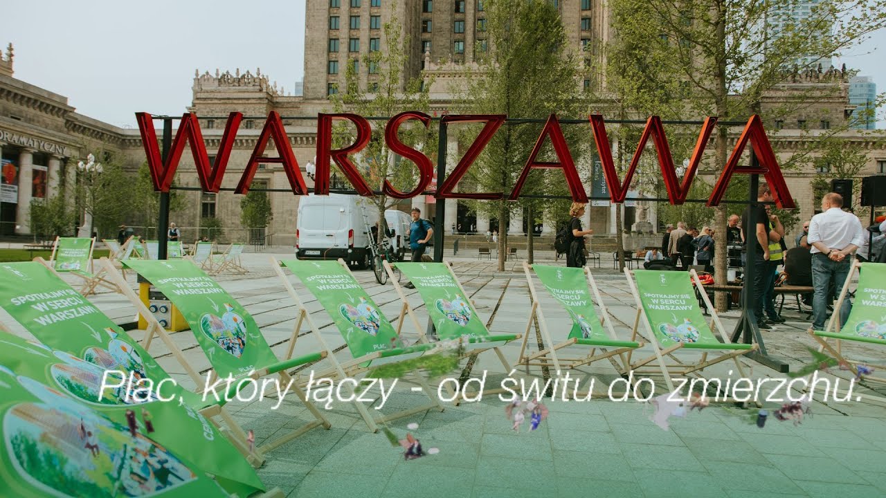 Plac Centralny w świetle słońca i neon&oacute;w