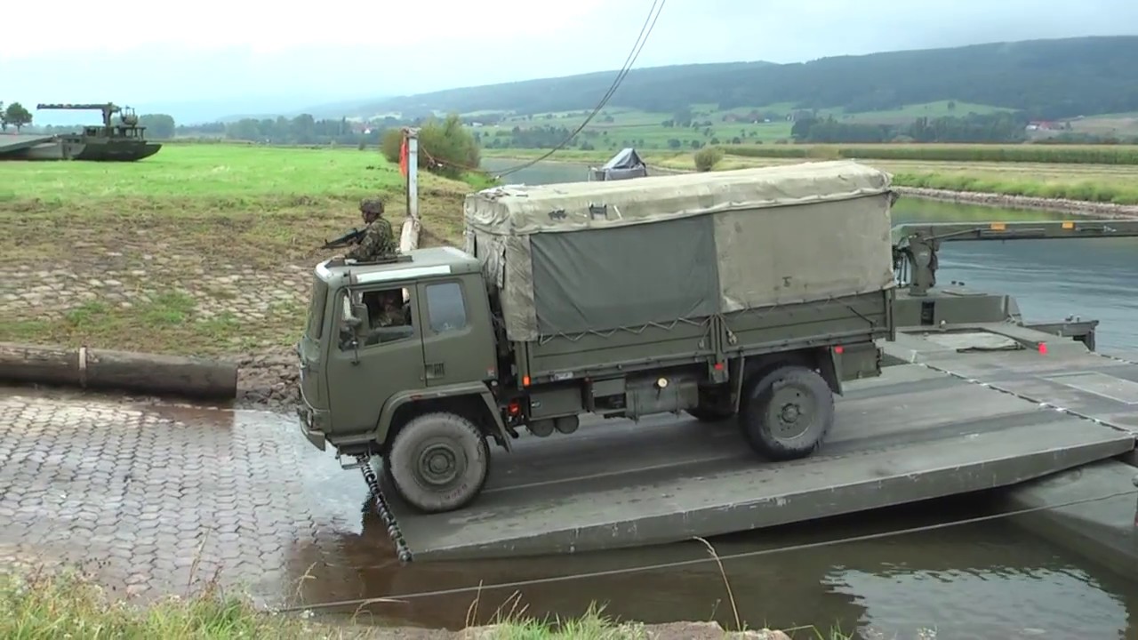 British Army Manöver Coles Groves Crane & DAF Leyland  28 Engr Regt M3 Bridge Ex United Shield