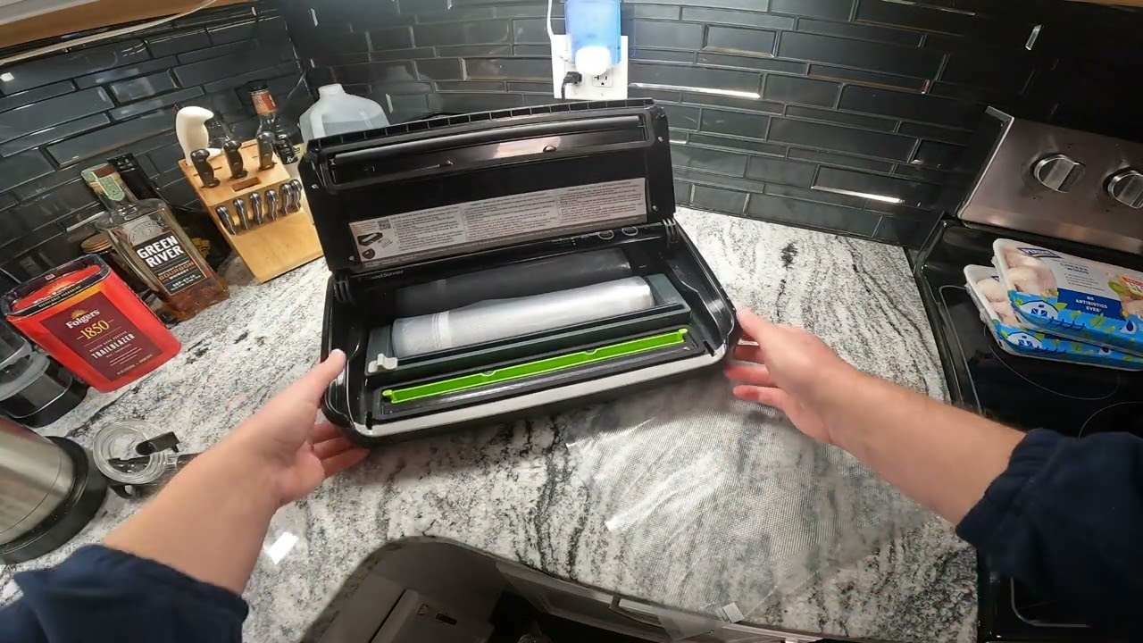 FoodSaver FM2900 Review: Extend the Life of Your Food with Vacuum Sealing