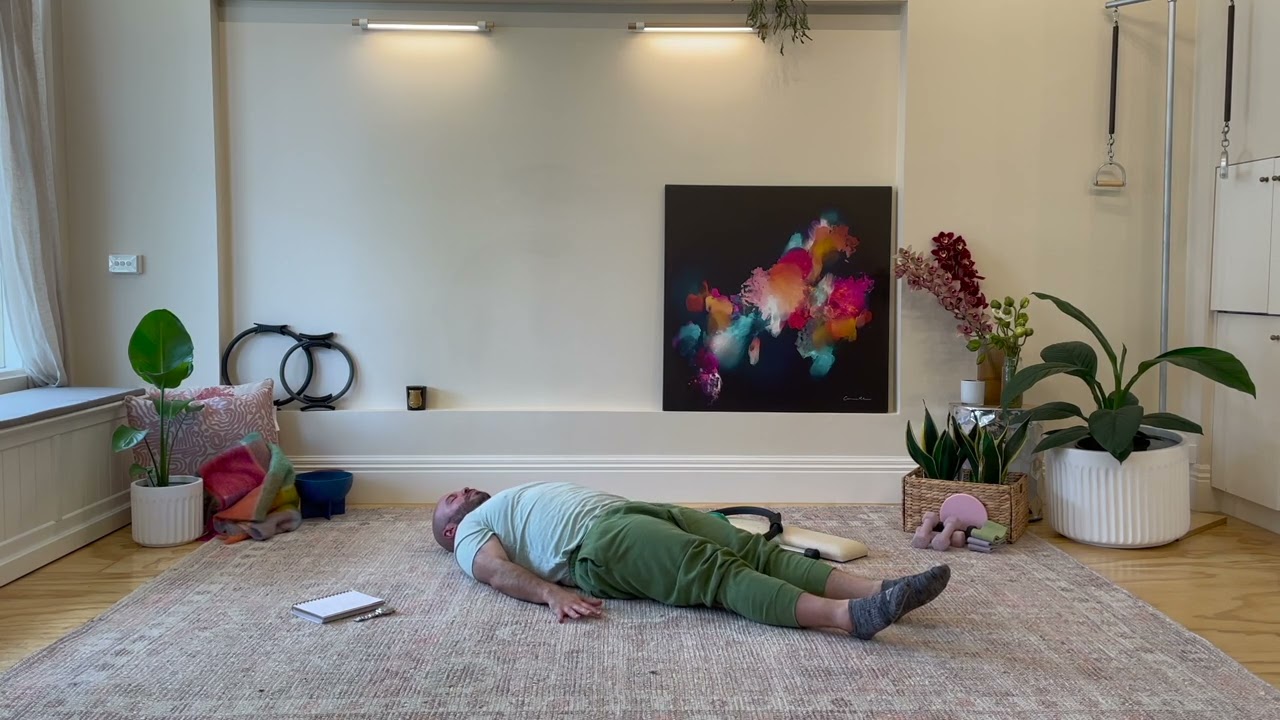 Pilates double leg stretch