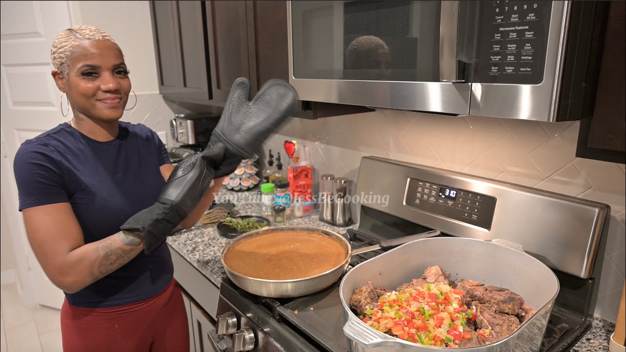 Smothered Beef Neck Bones | Pinto Beans | Green Beans With Yellow Squash & Carrots | Cornbread