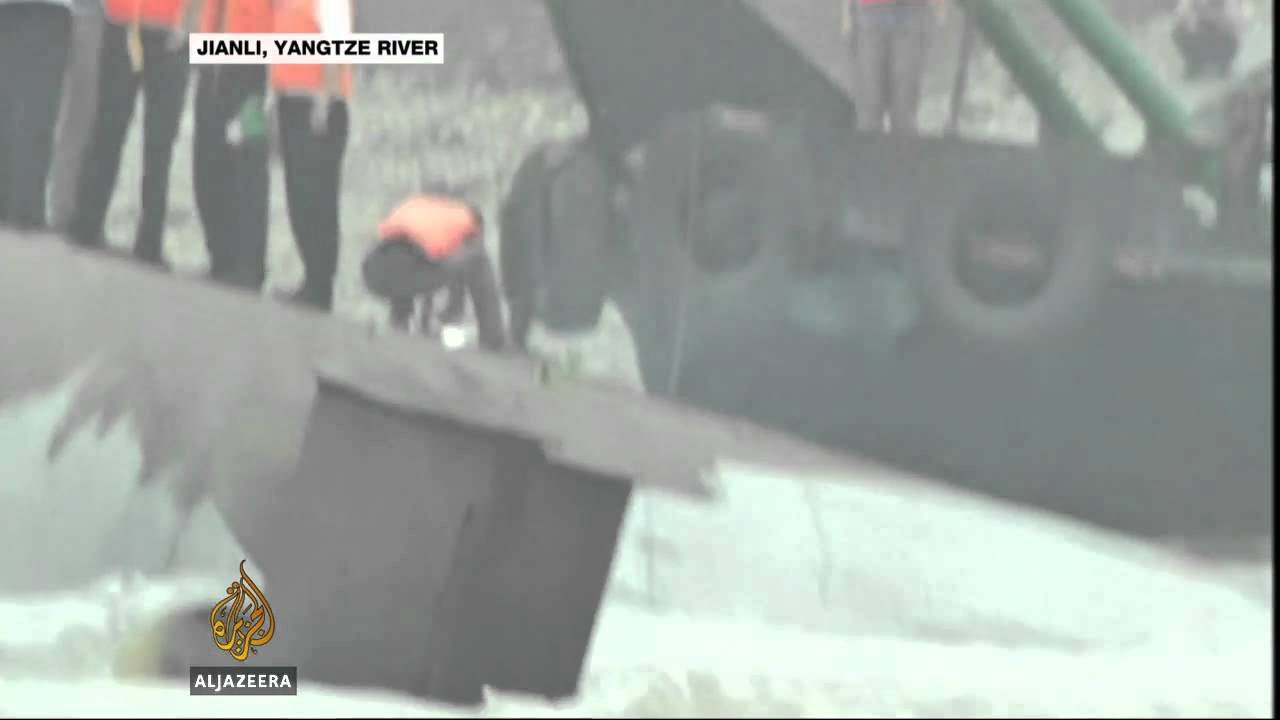 Более 400 человек пропали без вести в результате крушения круизного лайнера на реке Янцзы