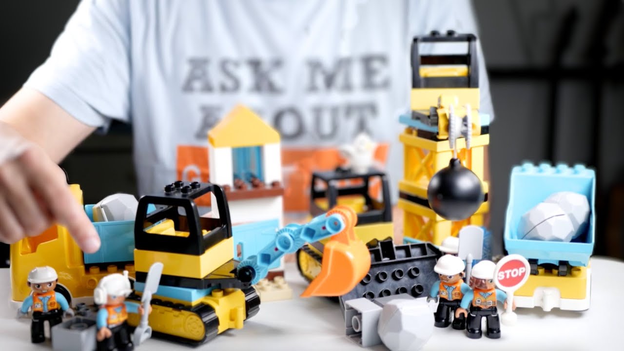 Compared: Duplo Wrecking Ball VS Construction Set