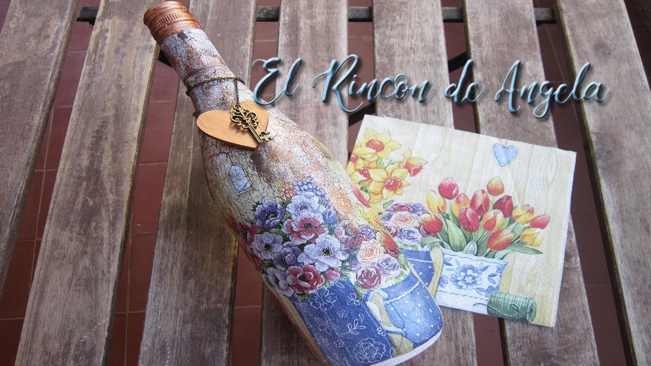 Decoupage y craquelado para reciclar una botella de cristal