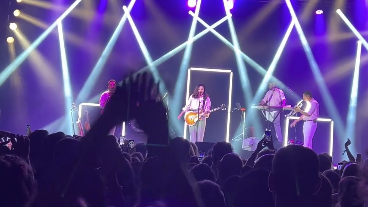 6 de sept de 2022 concierto de Mon laferte en Barcelona, parte 3