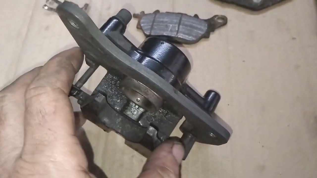 COMO LIMPAR E LUBRIFICAR PINÇA DE FREIO OXIDADA DA NMAX E OUTRAS