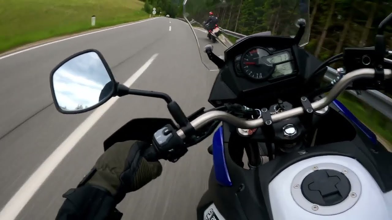 Suzuki V Strom 650 trying to chase 800