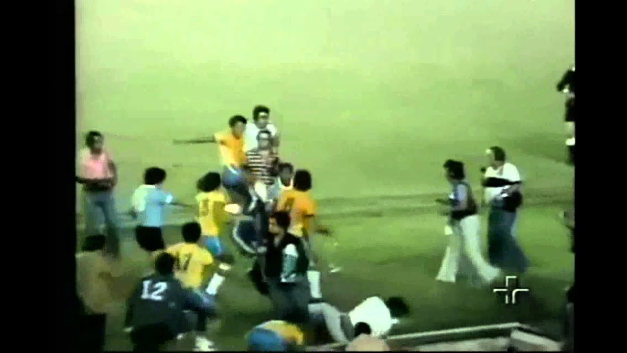 Brasil vs Uruguay Estadio Maracana 1976 Pelea entre jugadores