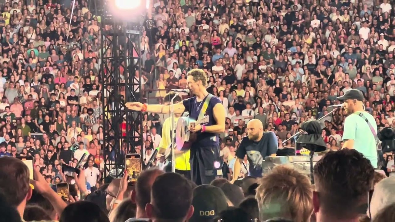Coldplay - Sparks (medical emergency at 4:09) - Live at Camp Randall Stadium, Madison, WI (7/19/25)