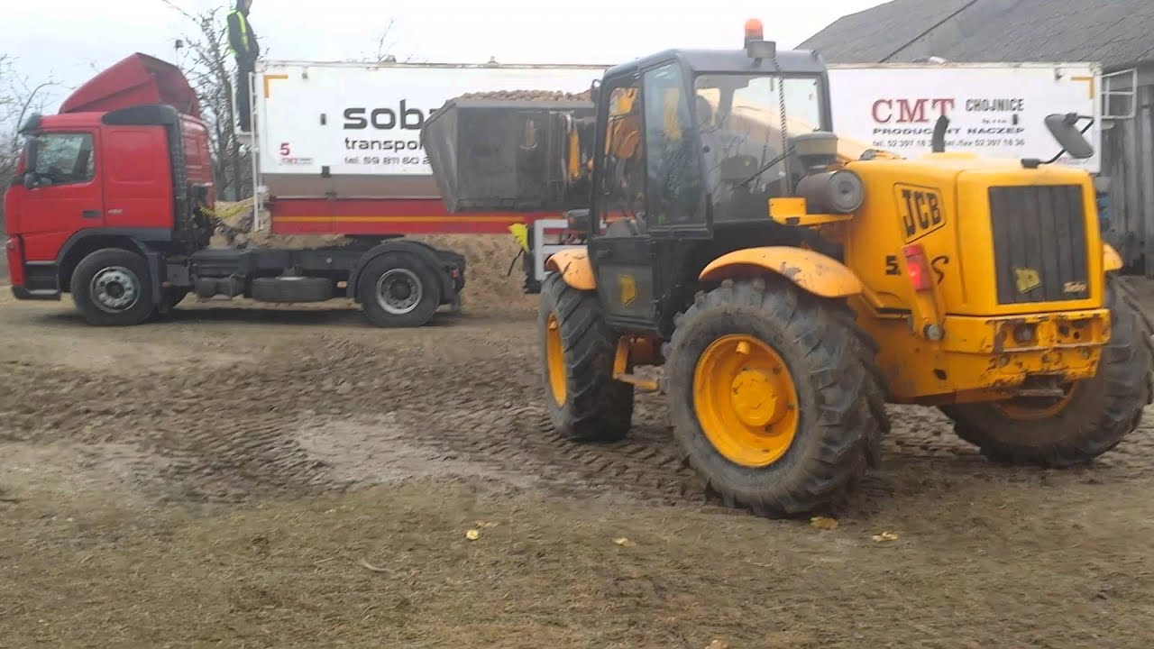Ładowanie ziemniaków JCB 526