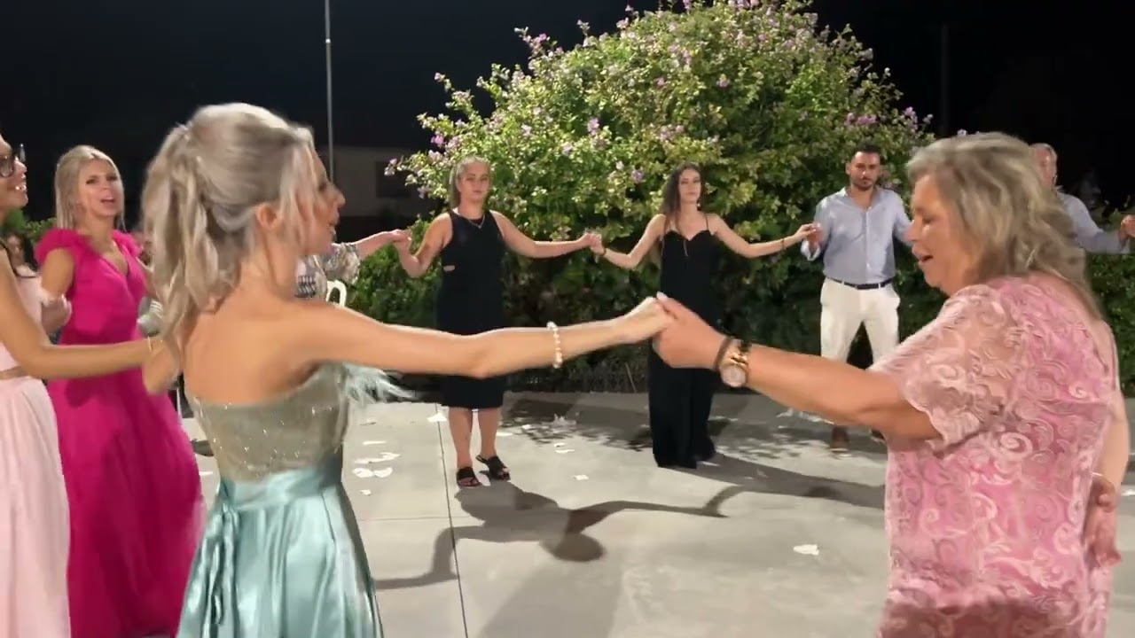 Νύφη μου Μαλαματένια στη Γλαύκη η μανούλα στο χορό κλείνει το γλέντι ! Τραγ ΓΛΥΚΕΡΙΑ ΚΩΣΤΟΥΛΑ