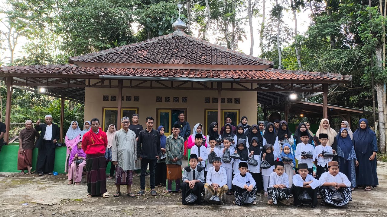HARI KE DELAPAN BELAS BERBAGI DU BULAN RAMADHAN DI KAMPUNG UJUNG TASIKMALAYA
