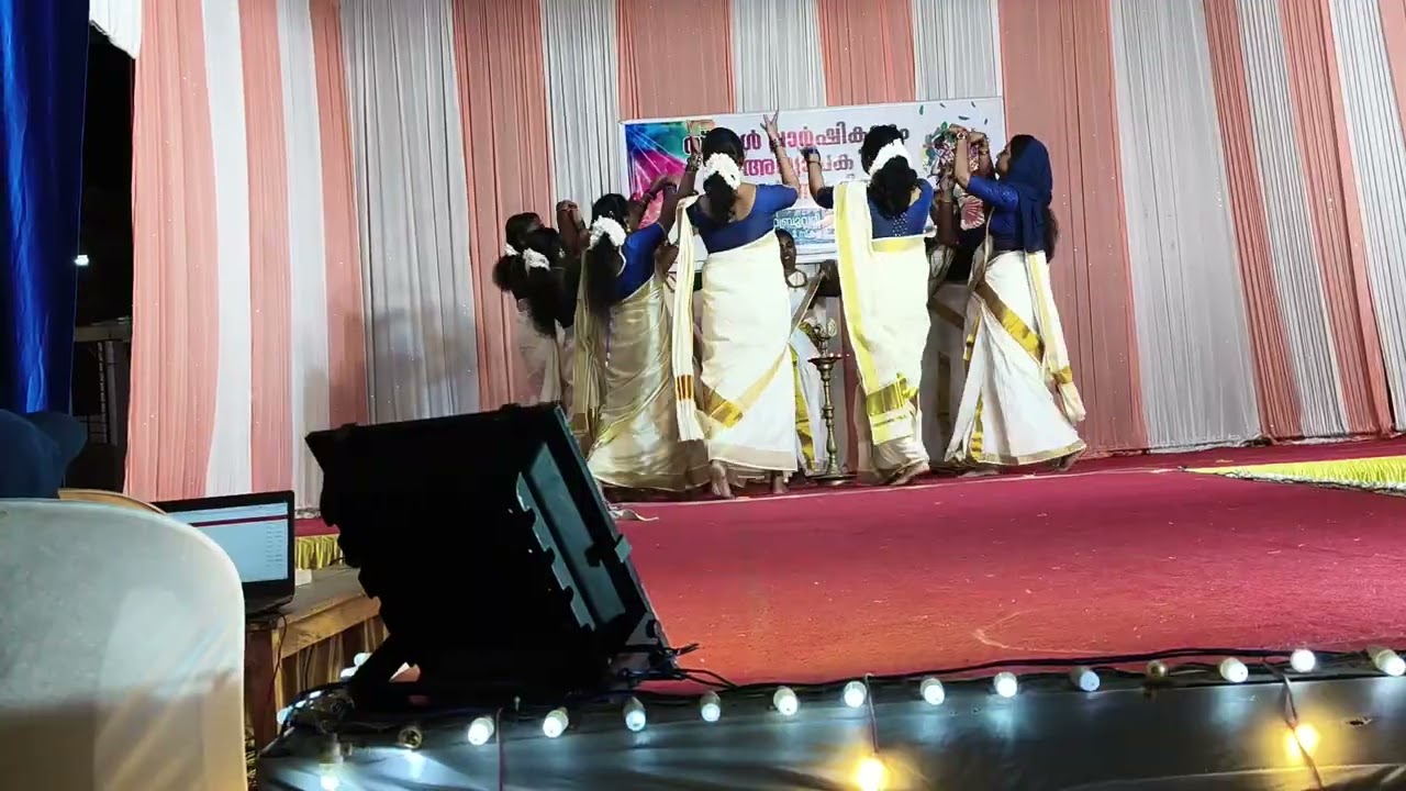 ടീച്ചർമാരുടെയും പിടിഎ മെമ്പർമാരുടെയും തിരുവാതിര 
