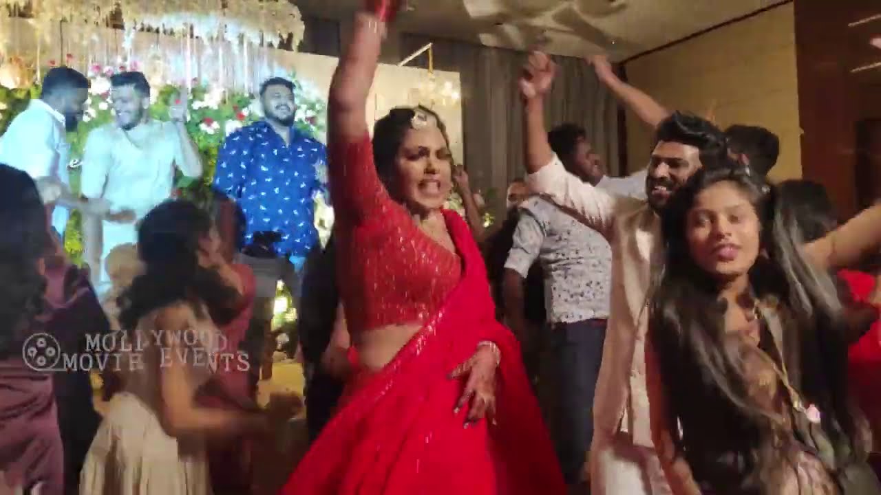 കലക്കൻ ഡാൻസുമായി റെബേക്കയും വരനും  | Rebecca Santhosh Dance Performance at Wedding Engagement Day