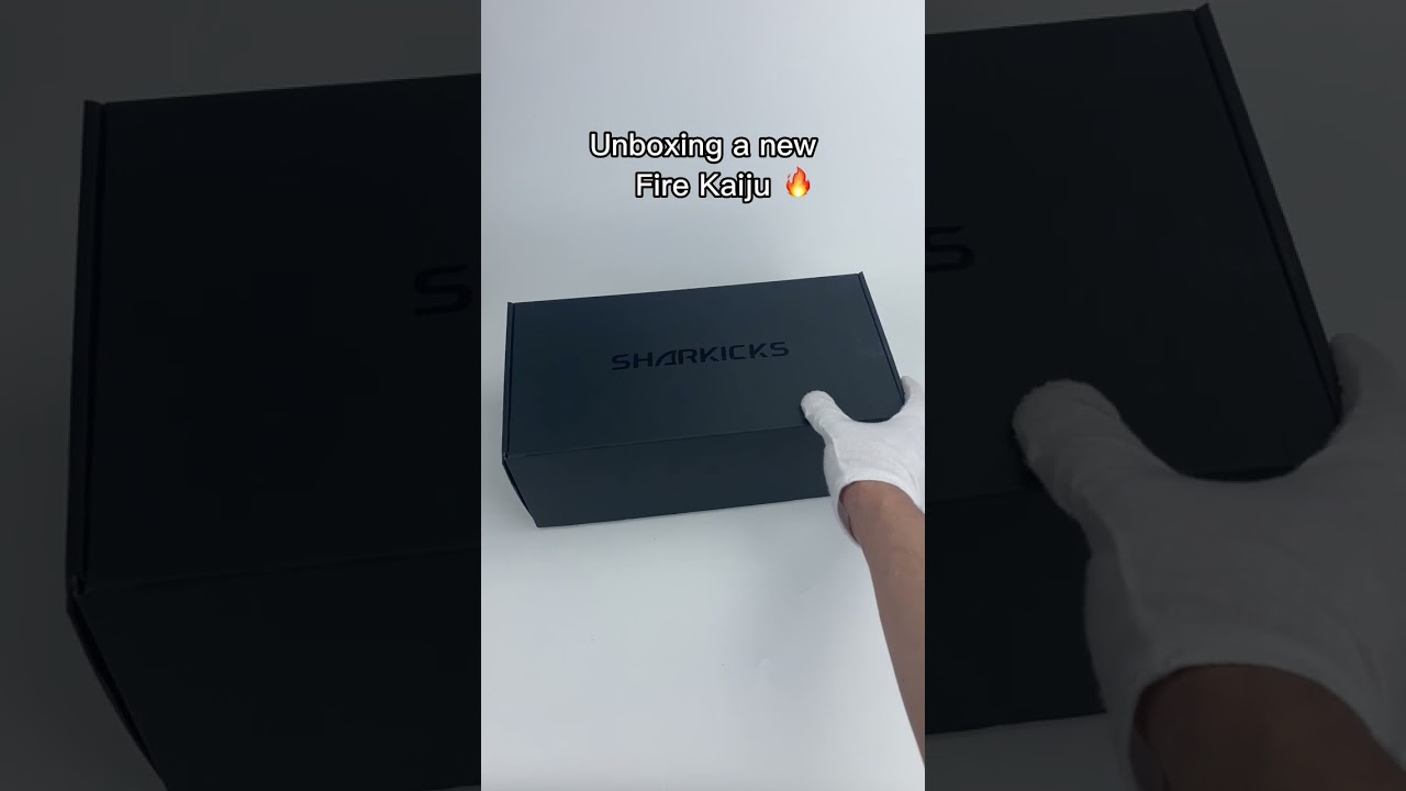 Unboxing a blue Sharkicks Pro-Fire Kaiju