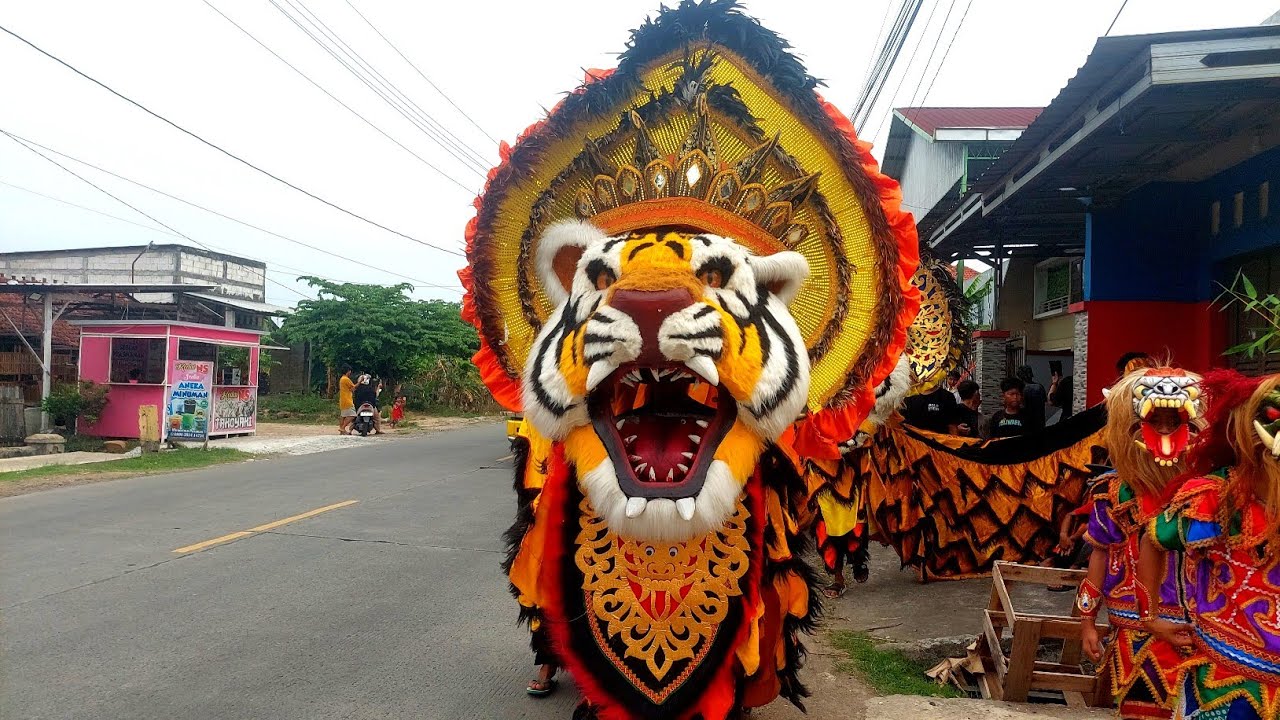 KIRAB BARONGAN SEKAR MULYA JAYA DI DESA GENENG