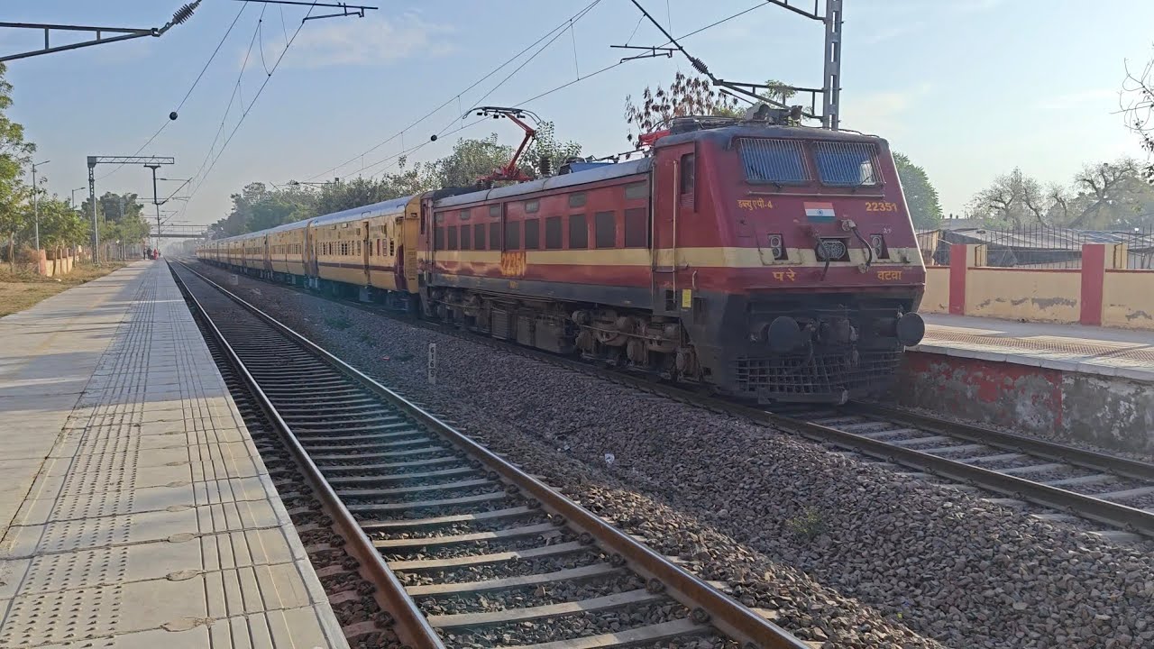 54826 Bilara - Jodhpur Passenger departure from Jodhpur Cantt #trainspotting #wap4 #railfan_akshat
