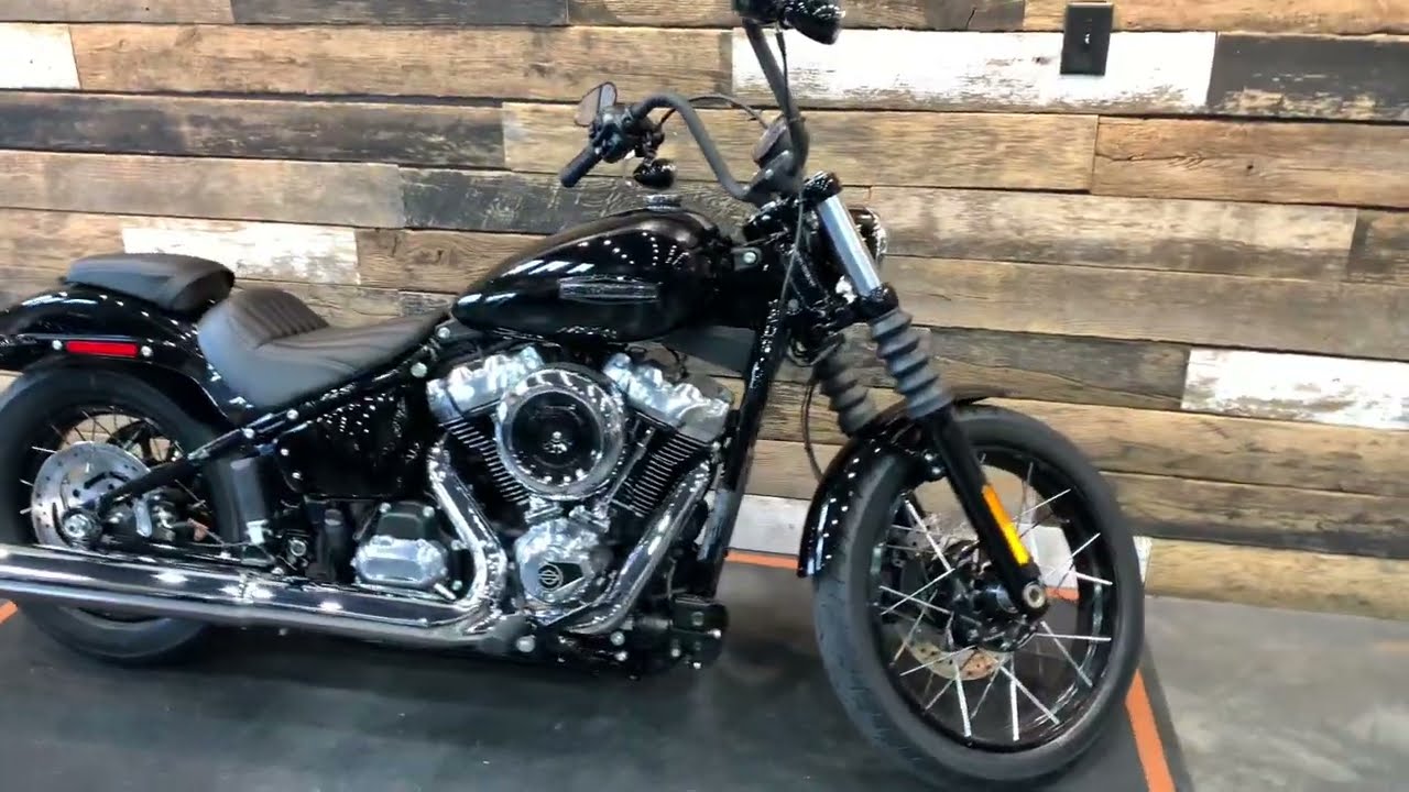 2025 Harley-Davidson Softail Street Bob in Vivid Black-FXBB