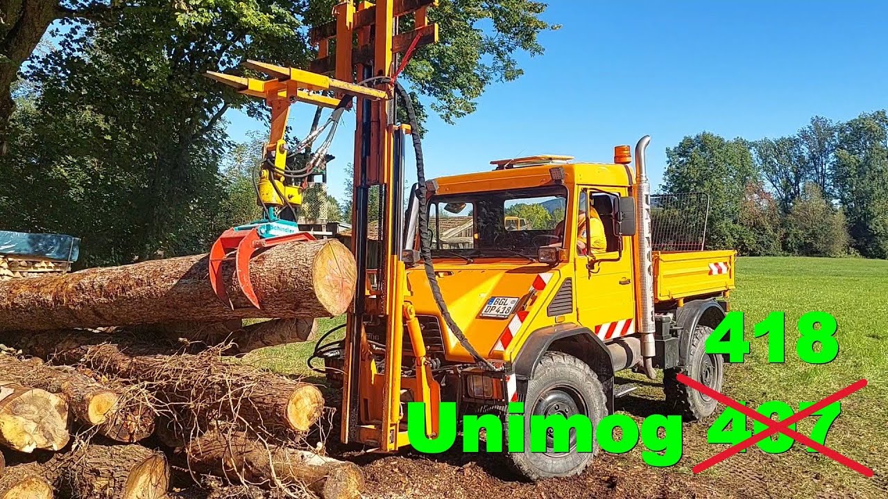 Unimog 407 Stammholz ablängen mit dem U 418. Angebautes Hubgerüst mit Holzzange.
