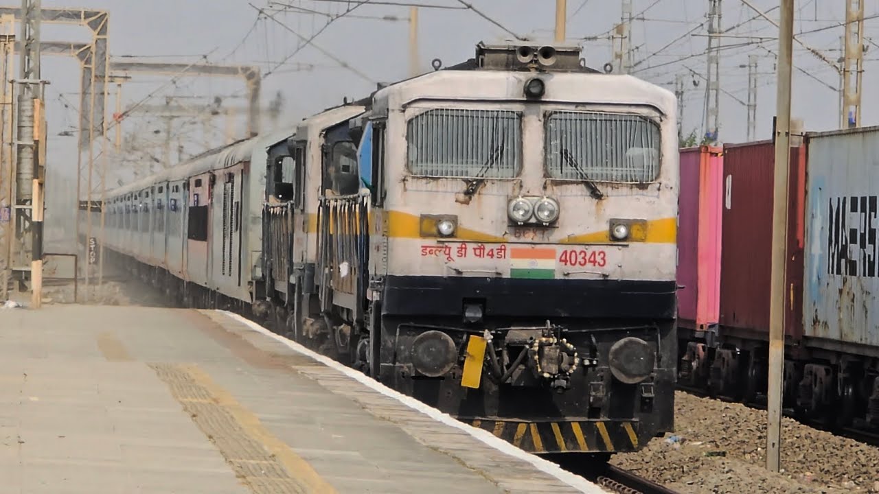 40343 BGKT WDP-4D IN CAB-2 FORWARD+40484 BGKT WDP-4D HAULING 19667 PALACE QUEEN HUMSAFAR EXPRESS 
