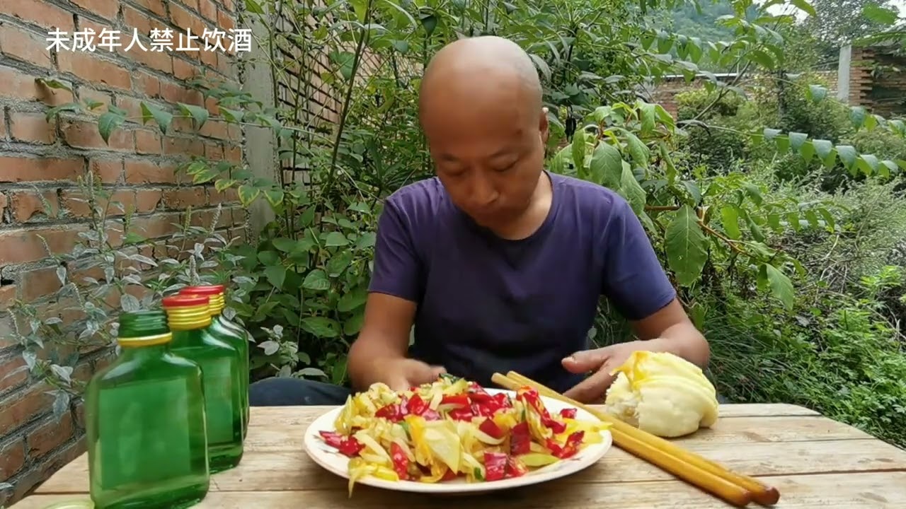 光棍的生活，辣椒炒土豆一盘，白酒必须喝 #我的乡村生活