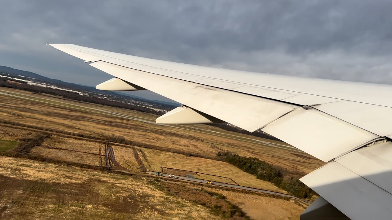 United Boeing 777-200 Pushback, Taxi, and Takeoff from Washington-Dulles (IAD)